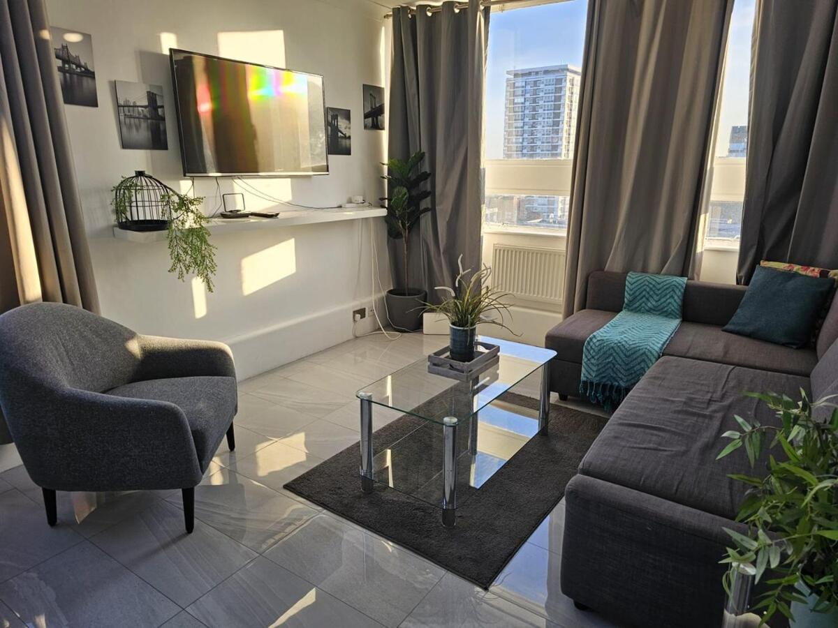 Spacious 3 Bedroom Flat At 45 Landward Court ,london W1h 5hb London