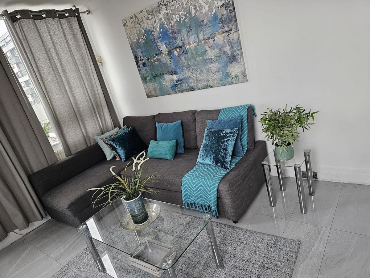 Spacious 3 Bedroom Flat At 45 Landward Court ,london W1h 5hb Apartment London